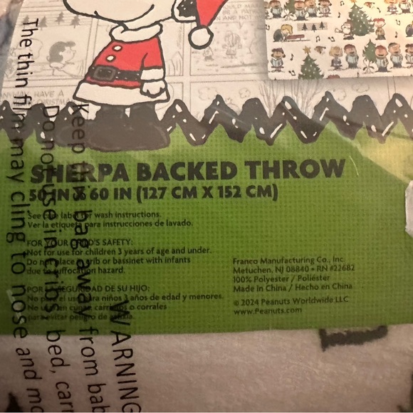 NWT Peanuts Snoopy Christmas Sherpa Backed Throw 50" X 60" Super Soft Blanket - Picture 4 of 5